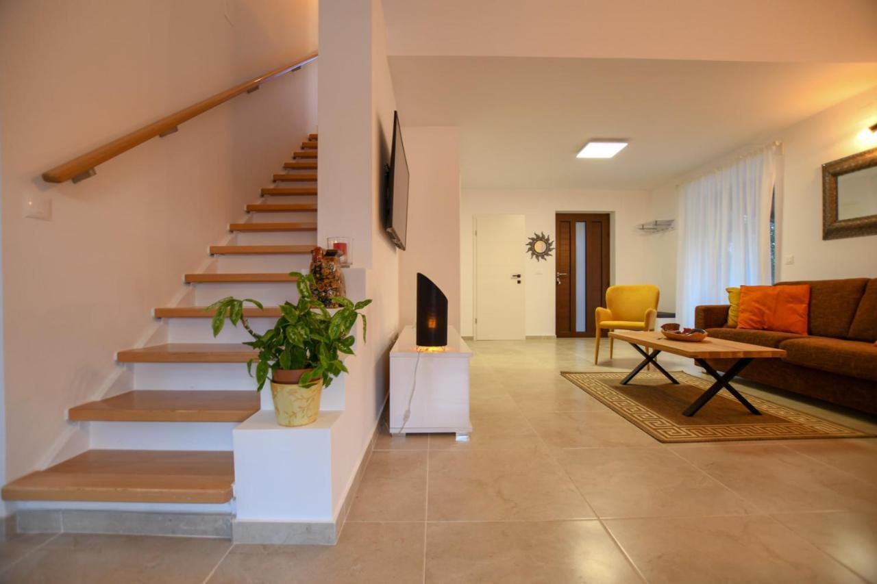 Villa Ariya
